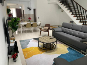 Elmina near Denai Alam, Saujana Utama with Wi-Fi & Netflix